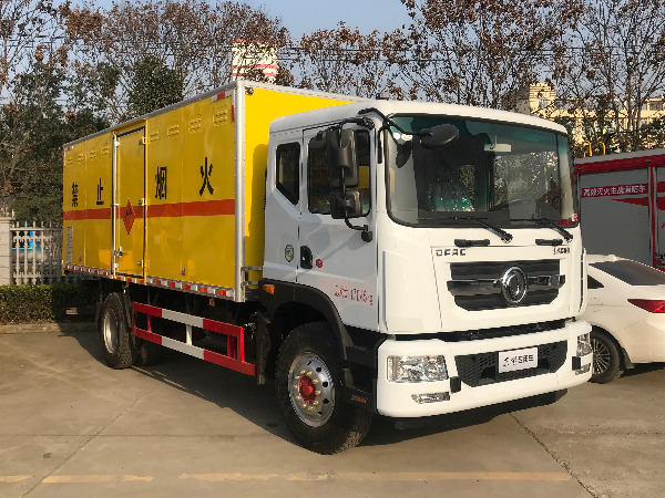 東風(fēng)多利卡D9爆破器材運(yùn)輸車