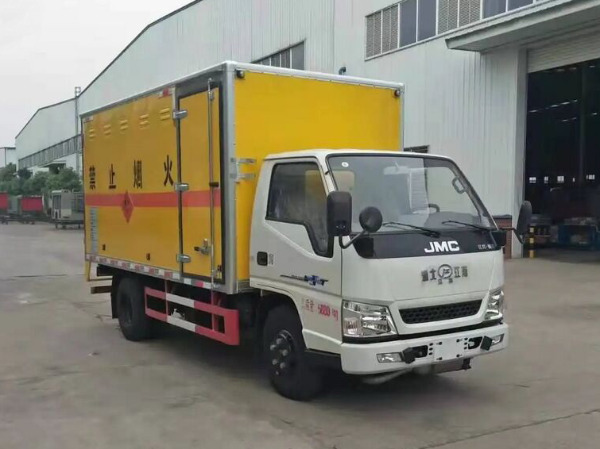 江鈴藍(lán)牌爆破器材運(yùn)輸車(chē)