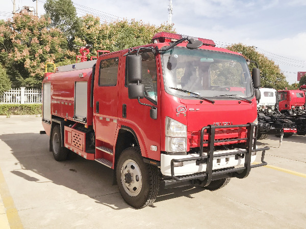 慶鈴雙排座四驅(qū)消防水車