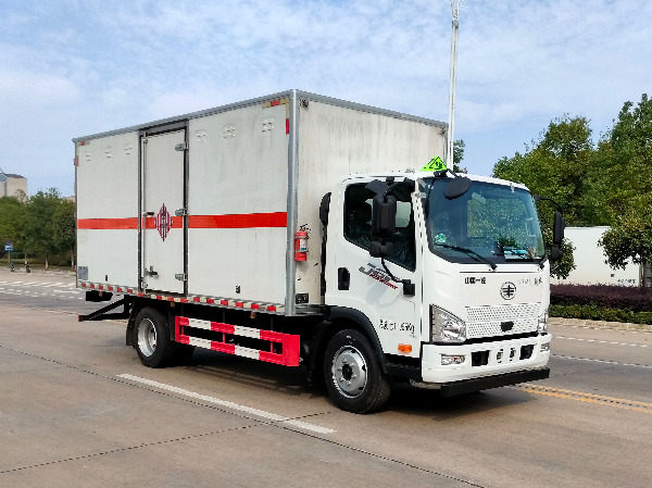 解放5米2易燃固體廂式運輸車 解放5米2易燃固體廂式運輸車