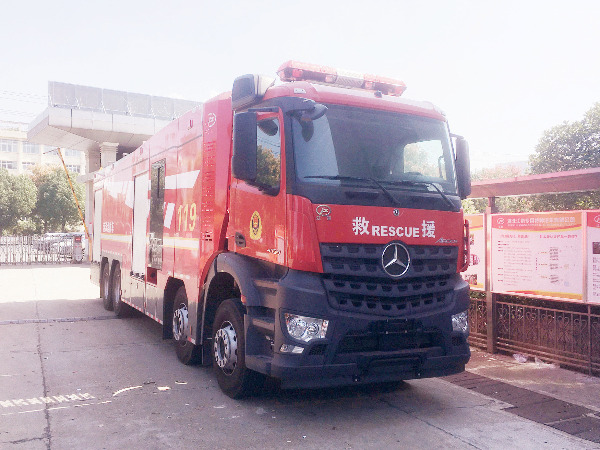 奔馳18噸泡沫消防車 奔馳18噸泡沫消防車