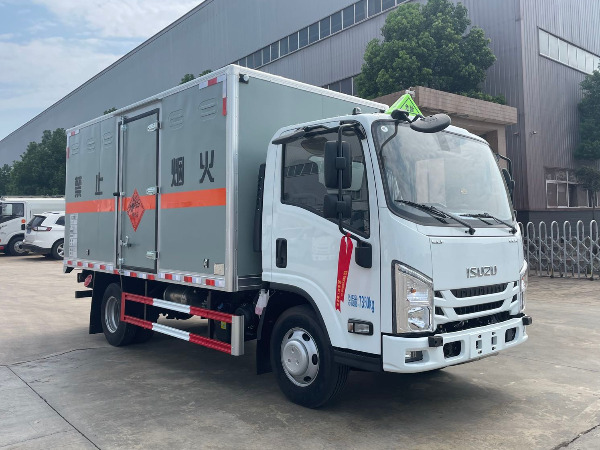 五十鈴黃牌爆破器材運(yùn)輸車(chē)