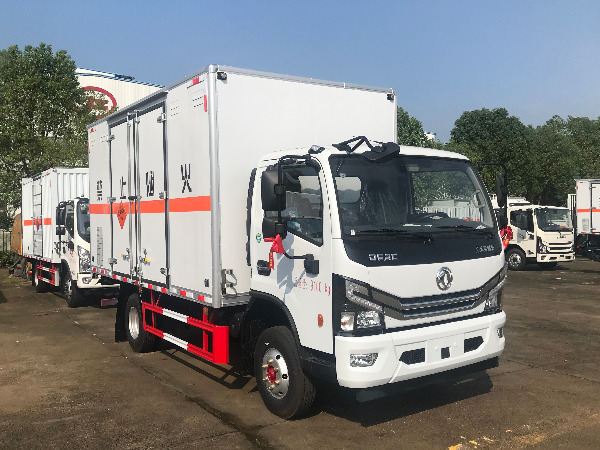 東風(fēng)5噸爆破器材運(yùn)輸車