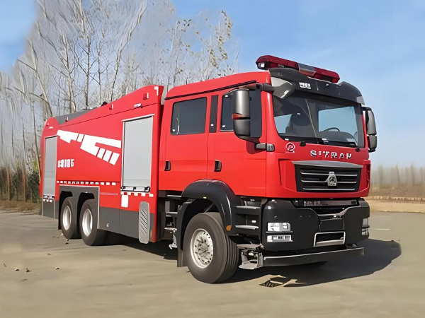 汕德卡13噸泡沫消防車 汕德卡13噸泡沫消防車