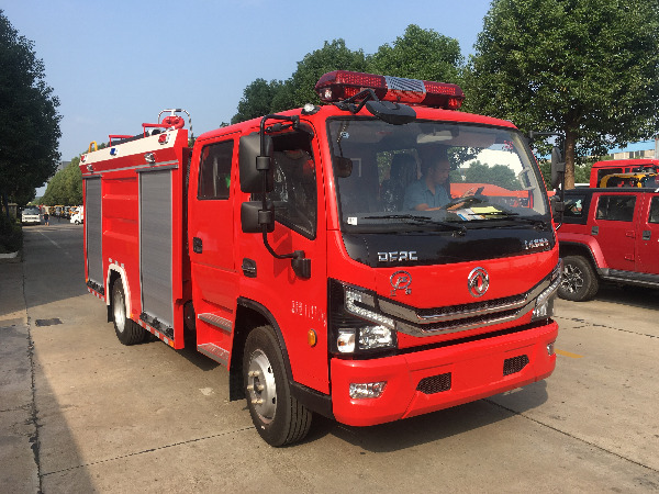 東風5噸遠程供水管線車 東風5噸遠程供水管線車