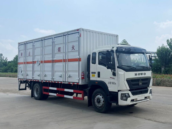 重汽豪沃毒性和感染性物品廂式運輸車