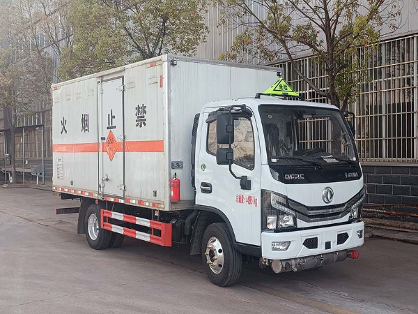 東風(fēng)4米1危險(xiǎn)品廂式運(yùn)輸車