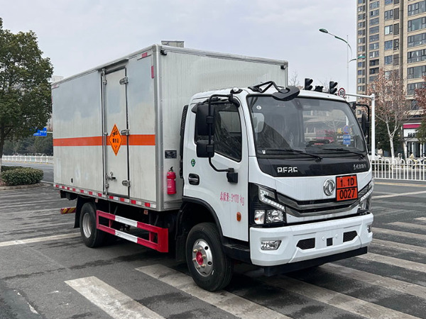 東風(fēng)5噸爆破器材運(yùn)輸車
